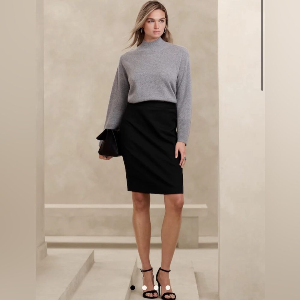 Banana Republic Machine-Washable Italian
Wool Pencil Skirt In Navy